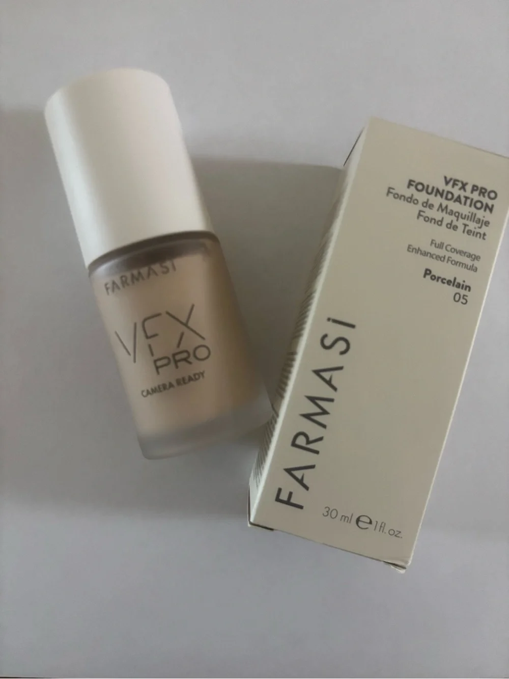 Farmasi VFX Pro Foundation Bottle and Box - Porcelain 05